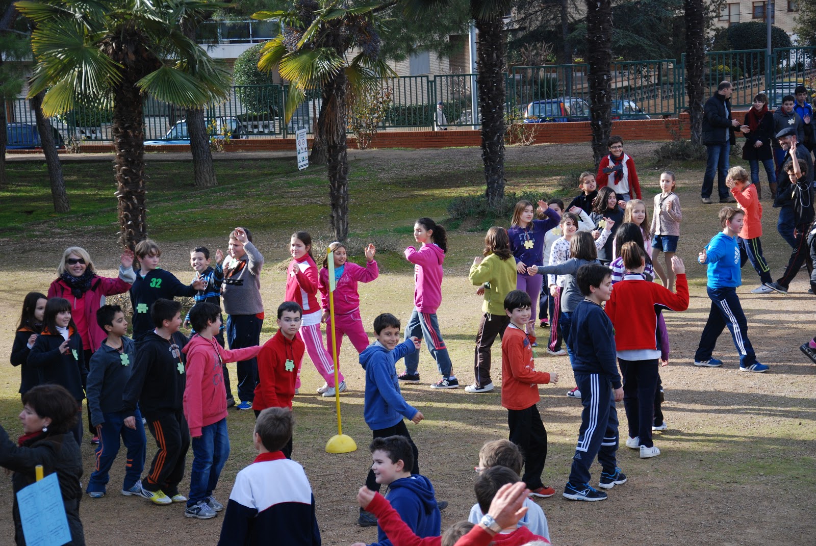 Fig.3.38. Niños jugando en patio. Colegio Pedro I (Barbastro). RAEPS